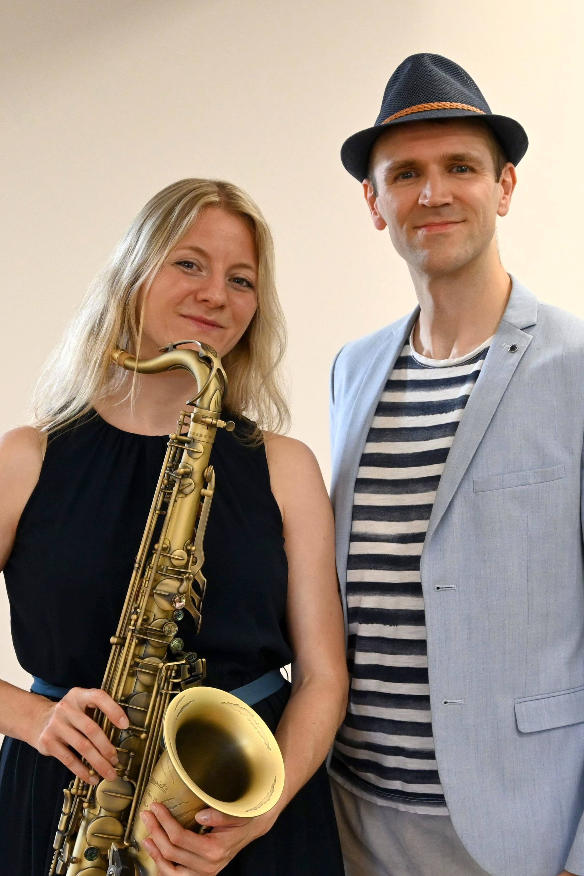 SAX KISSES PIANO
